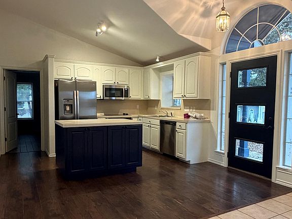 3rd image of 414 N Summit Ridge Dr