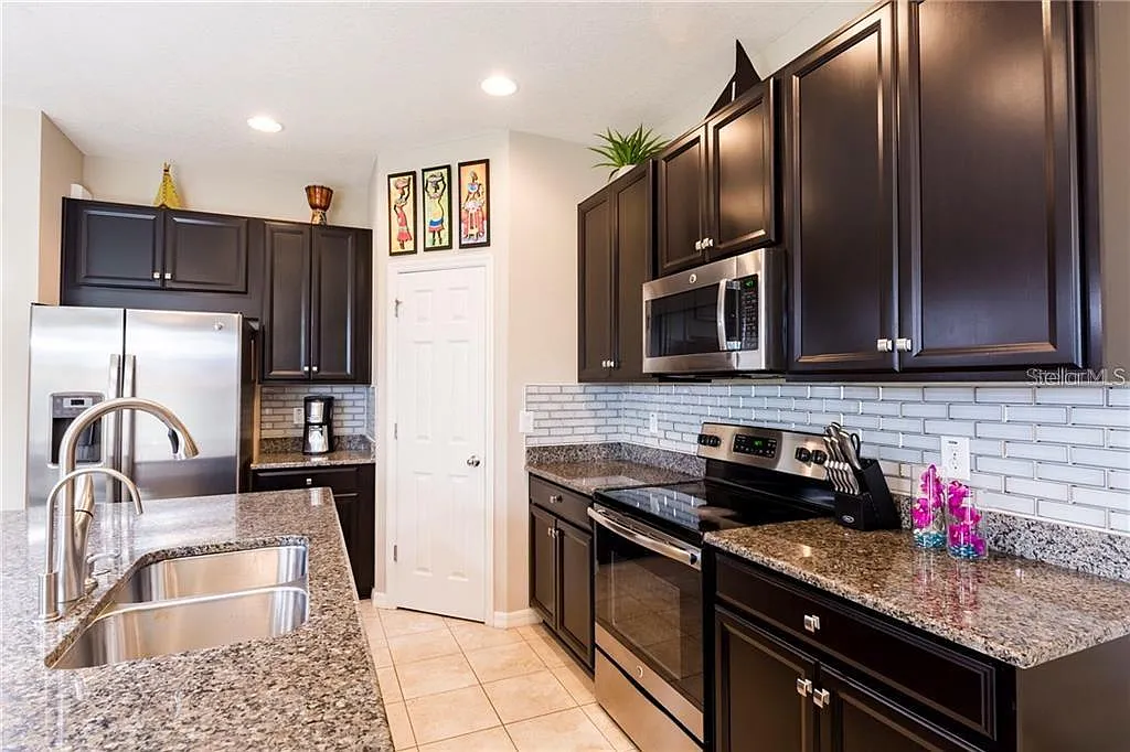 3 bed, 2.5 bath, 1400 sqft, $1,975 — Photo 4