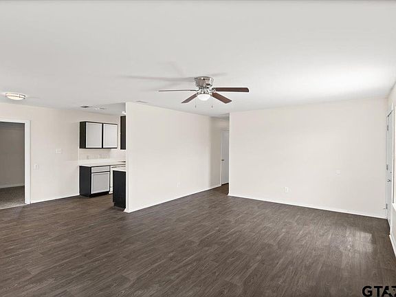 3rd image of 208 Park Ln