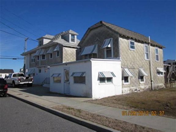 2nd image of 654 W Glenwood Ave