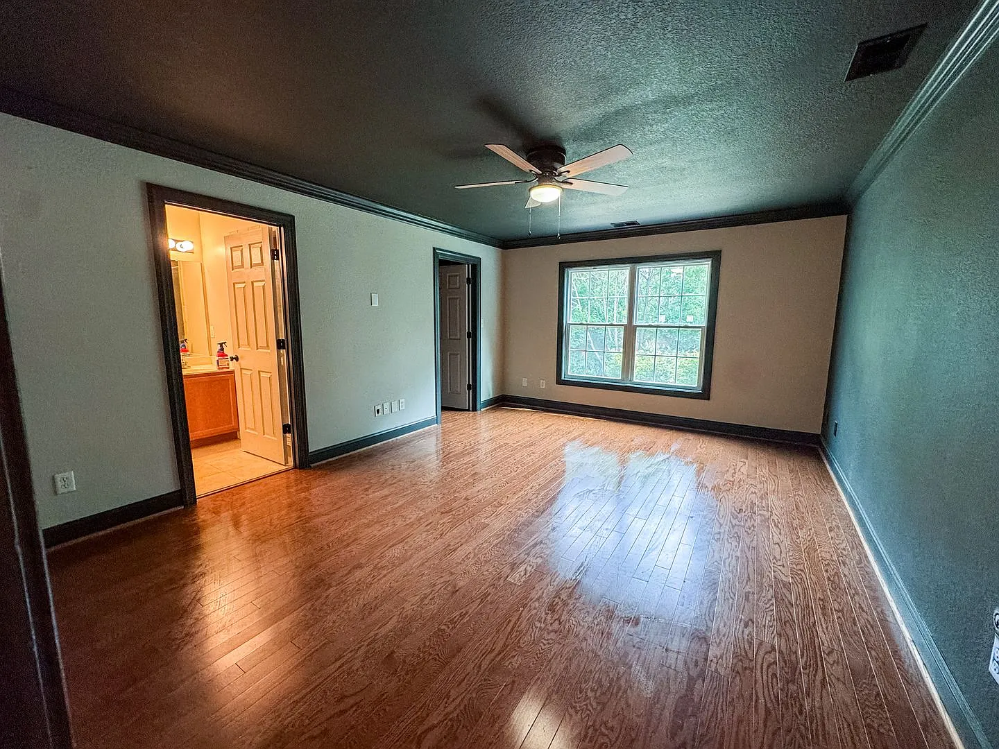 3-Bedroom Townhouse in Virginia Beach — Photo 2