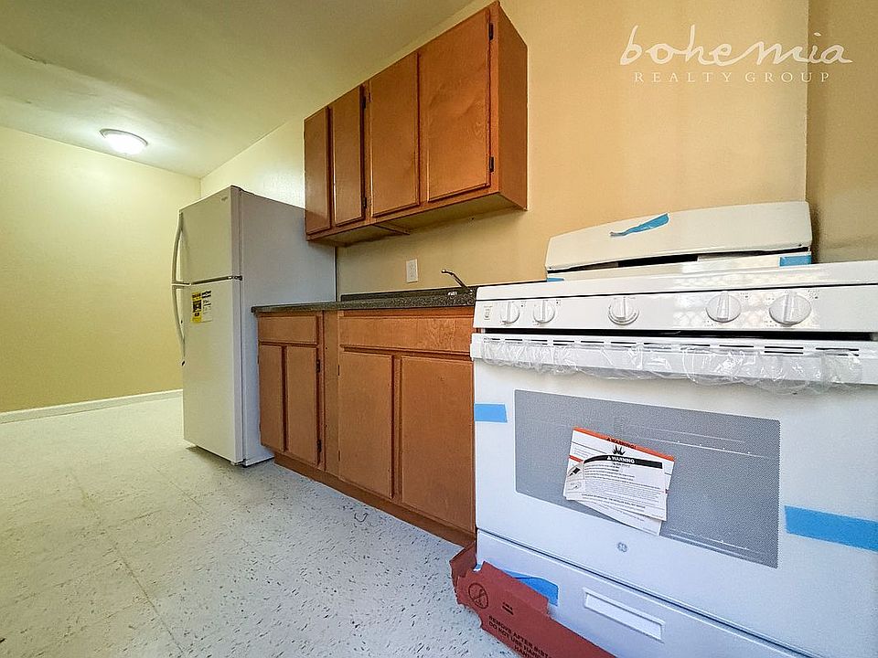 2nd image of 876 E 225th St #1E