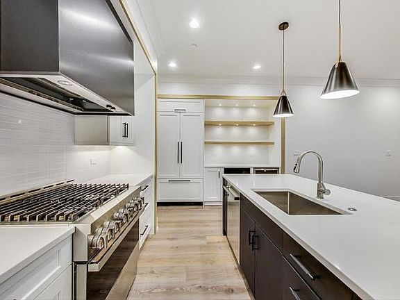 2nd image of 4920 N Lincoln Ave #5S