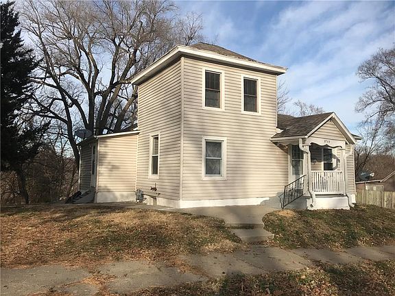 2nd image of 2709 Mary St