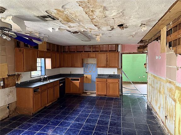 5th image of 712 Avenue F