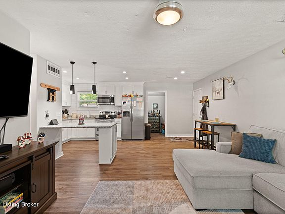 4th image of 4706 Conder Ave