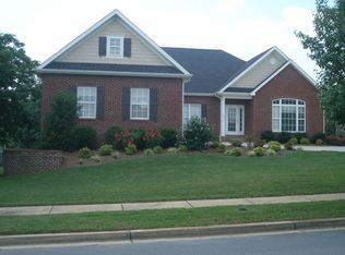 101 Strawberry Field Dr, Johnson City, TN 37604