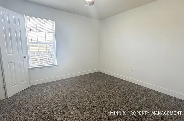 1519 E 14th St — Photo 14