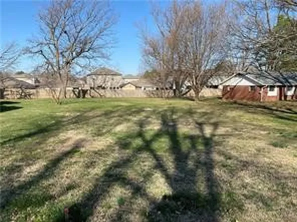 316 Honeysuckle St #1B, Lowell, AR 72745