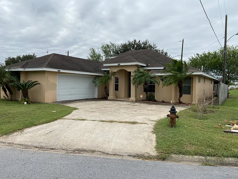 204 Bowers St — Photo 6