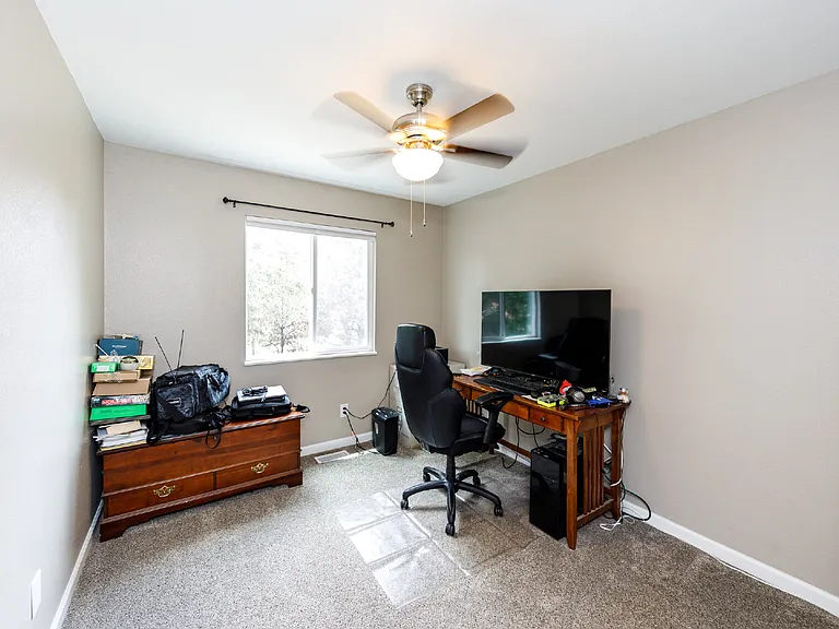 230 Hooper Ct — Photo 40