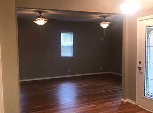 302 E Sandstone St, Llano, TX 78643