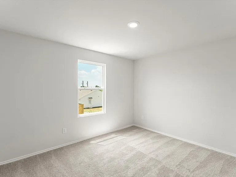 303 Victory Dr — Photo 6