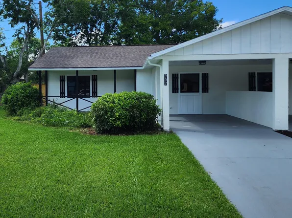 902 Boulder Dr, South Daytona, FL 32119