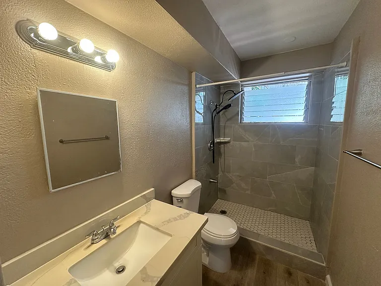 369 Hobron Ln — Photo 8