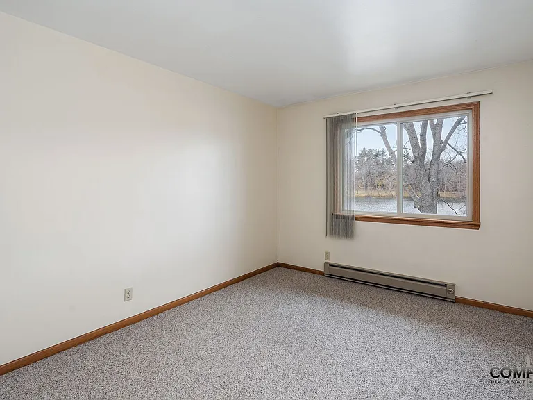 Half Moon Lake Apartments — Photo 12