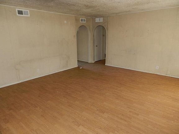 3rd image of 1516 Jewett Dr NE