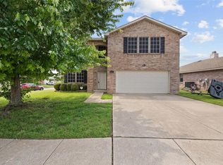 8420 Vinetree Dr, Arlington, TX 76002