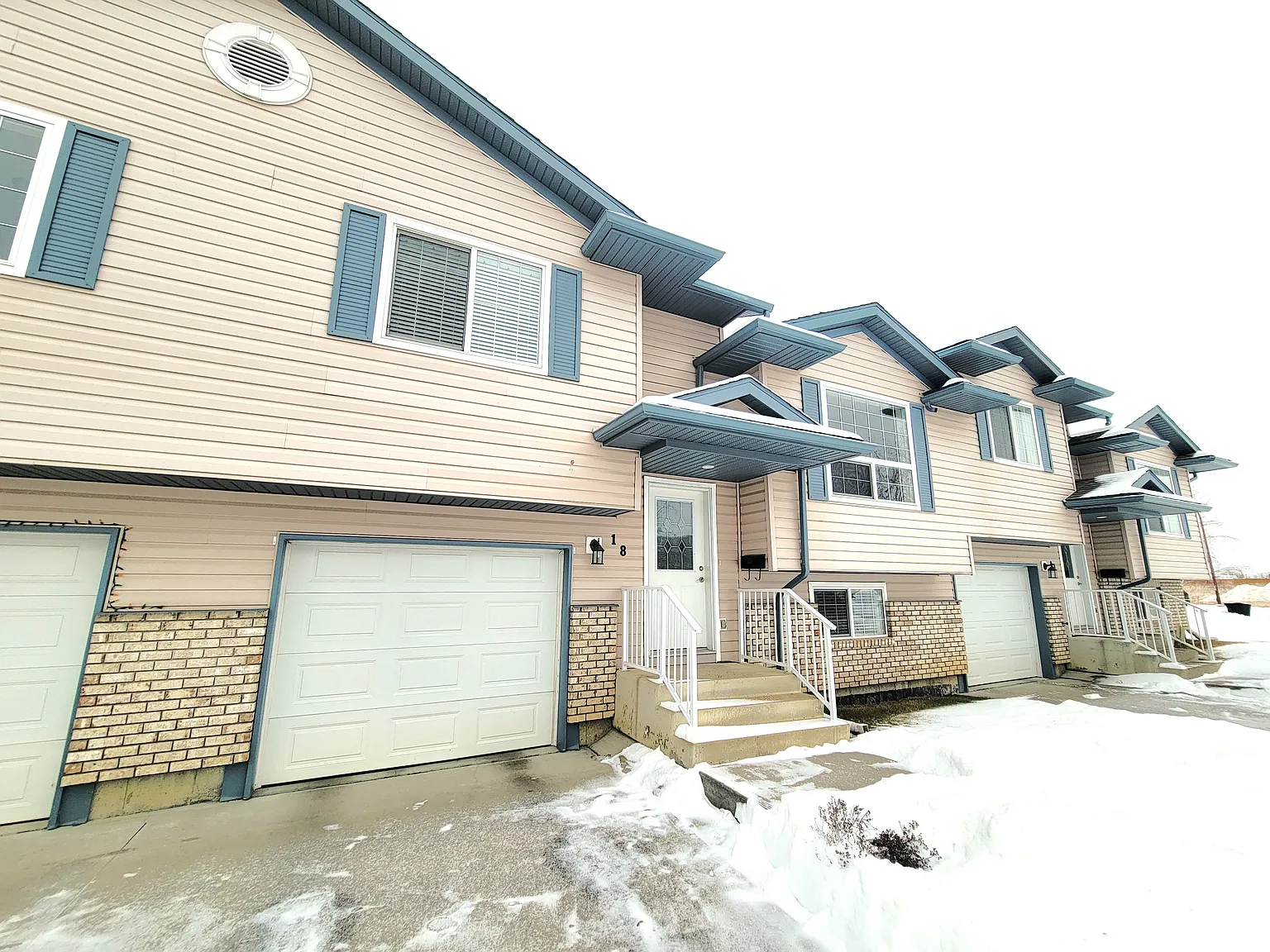 Beautiful 2 Bedroom, 1.5 Bath Condo — Photo 2