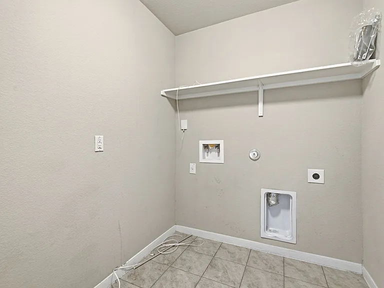 5813 Roderick Dr — Photo 12