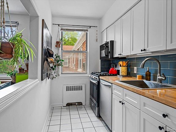 5th image of 9 Bryant Crescent #2F