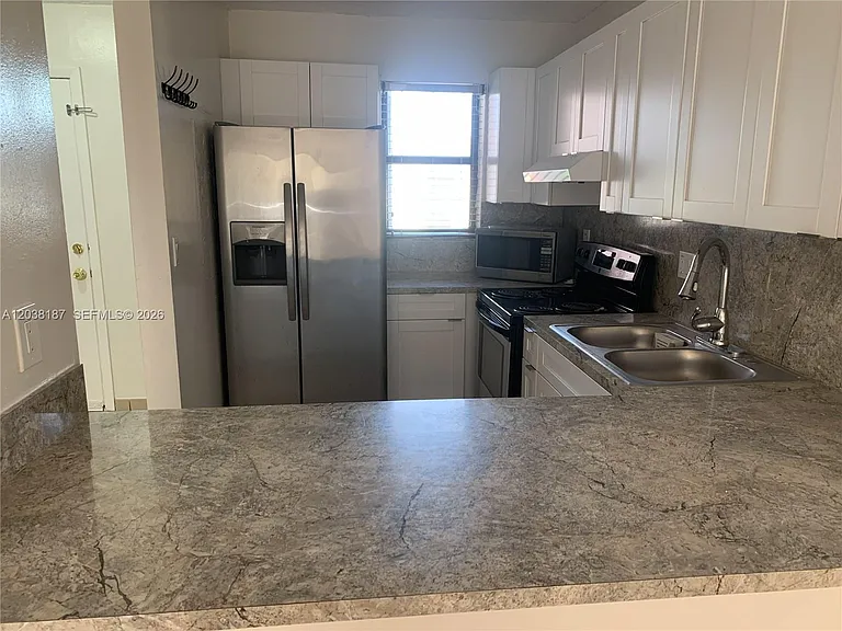 2319 W 60th St #D212 — Photo 7