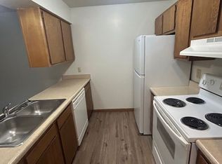 2211 Spansail Dr APT 17, Niles, MI 49120