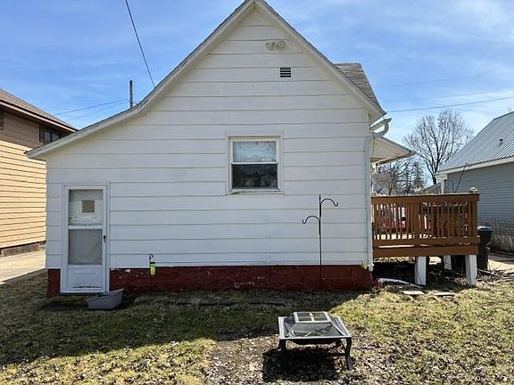 3rd image of 804 S PEACH AVENUE