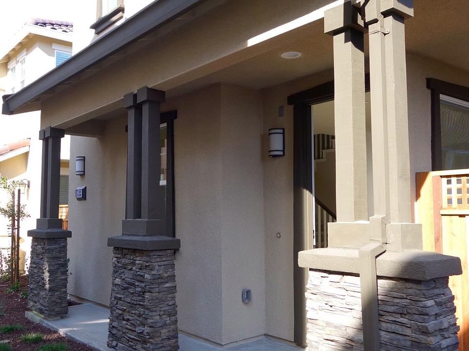 1st image of 523 Aspen Way