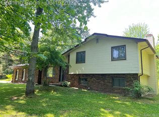 8865 Michigamme Rd, Clarkston, MI 48348