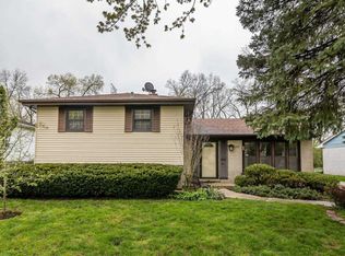 1328 N Indigo Dr, Mount Prospect, IL
