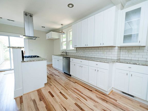 3rd image of 668 Woodland St