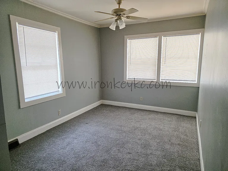 2120 E 68th Ter — Photo 10