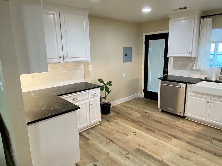 Light and bright kitchen