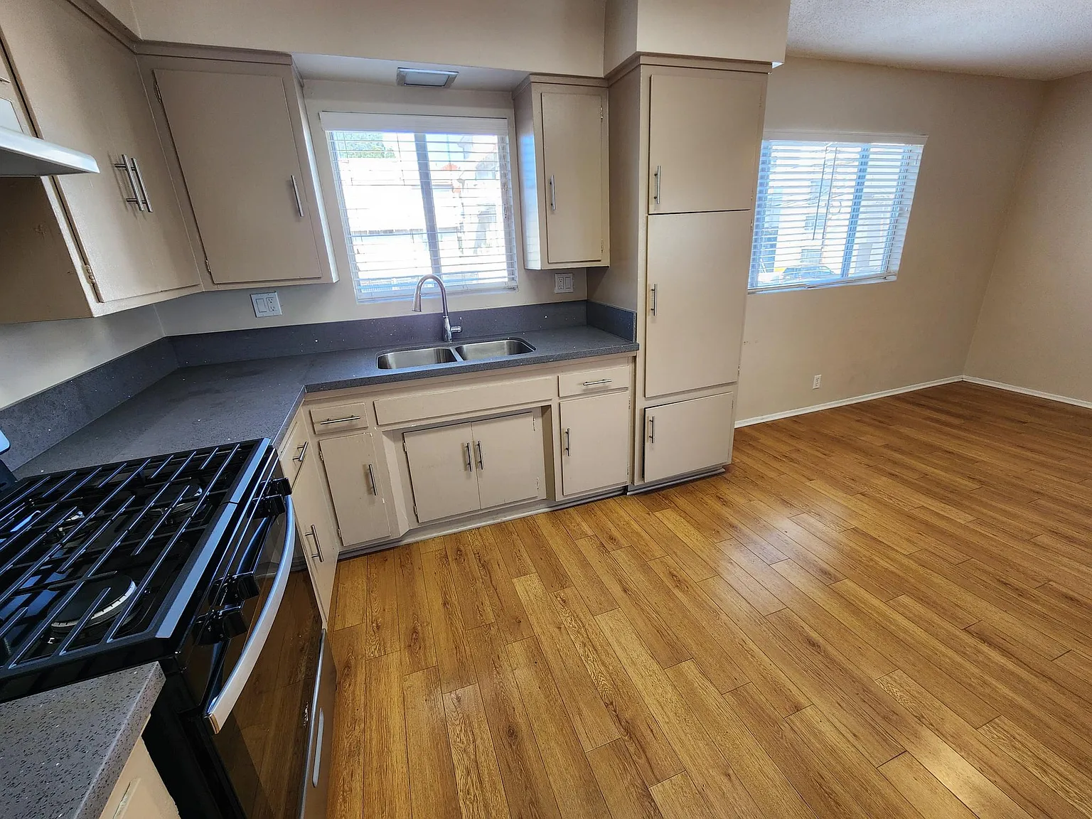 1333 Harvard St — Photo 4