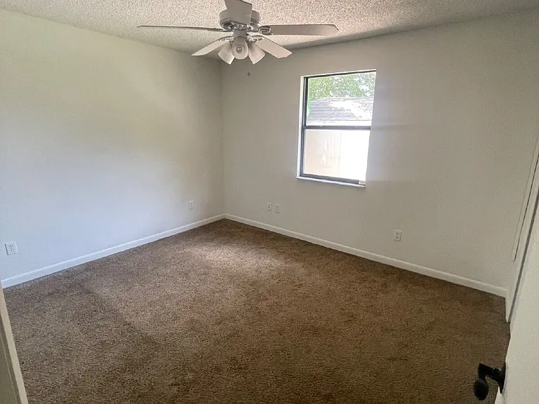 107 Montana Ave — Photo 16