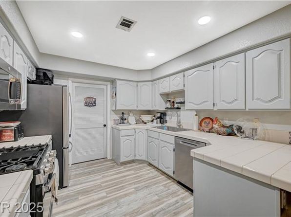 700 Capri Dr APT 27B