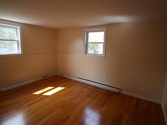 5th image of 13 Charleston Ave APT 31