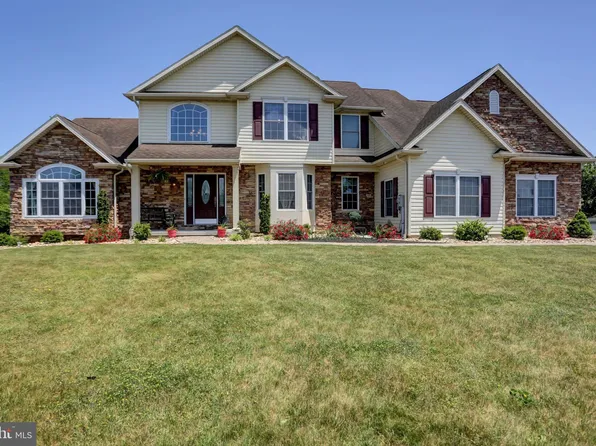 811 Burdock Ct, Chambersburg, PA 17202