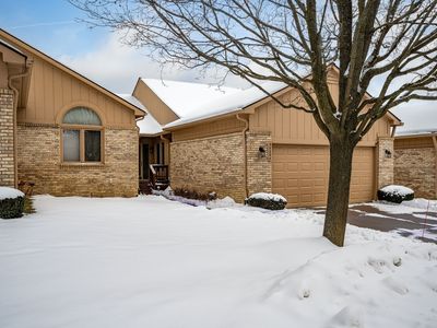 35204 Knollwood Ln, Farmington, MI, 48335