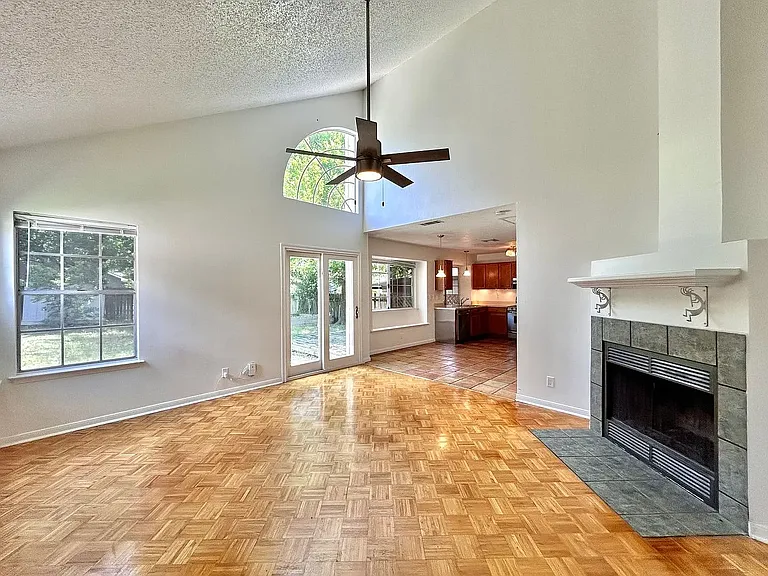 806 Minturn Ln — Photo 5