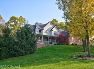 15283 Oak Hollow Dr, Holly, MI 48442