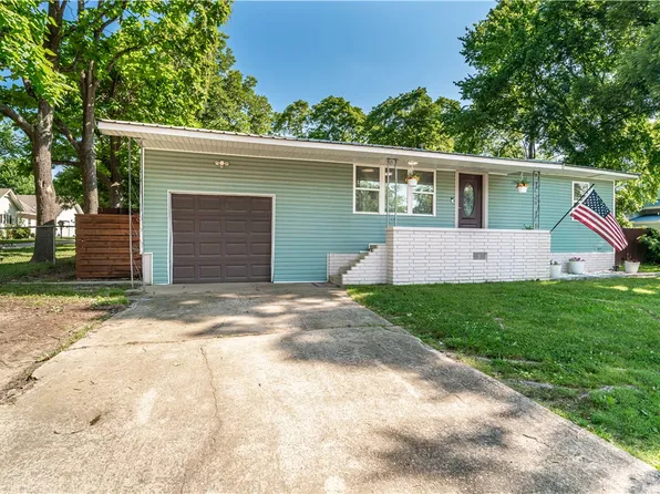 202 Cedarvale Rd, Berryville, AR 72616