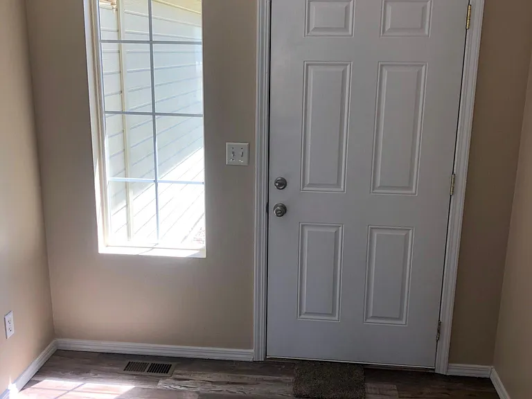 1075 N 14 E — Photo 2