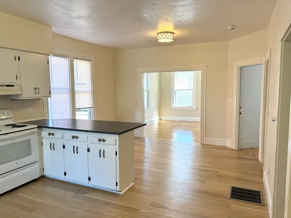 17 Cranston Ave #1, Newport, RI 02840