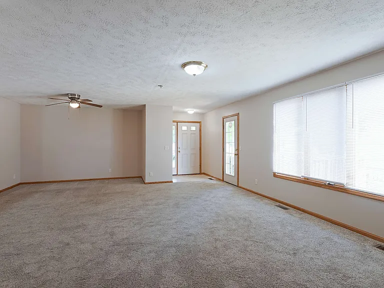 8624 Delphinium Ln — Photo 3