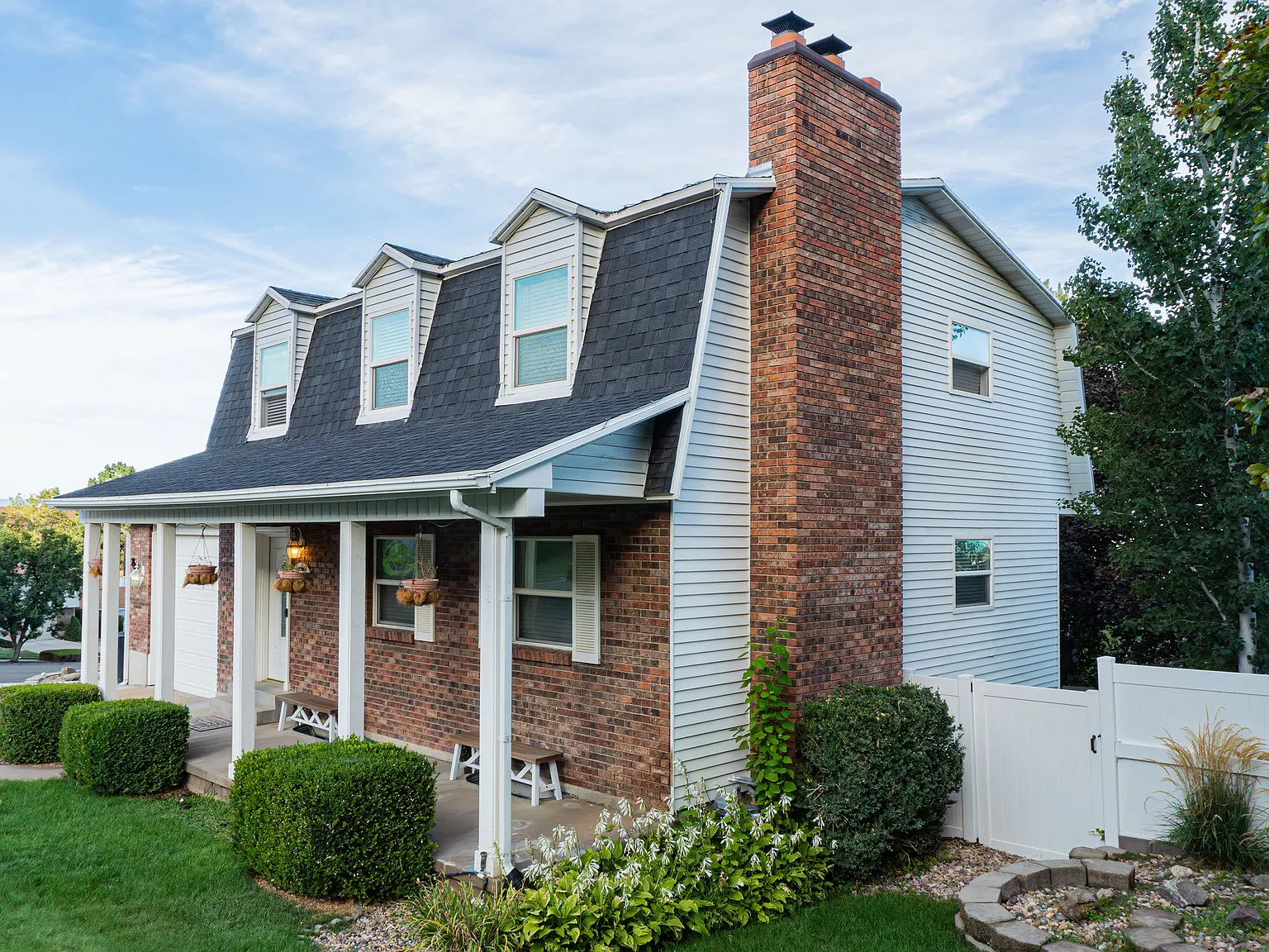 747 Easthills Dr — Photo 2