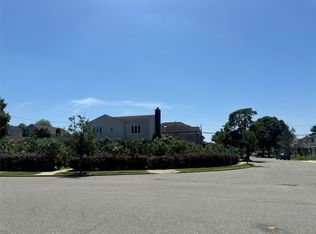 セ*ナ様 house on the hill 382 Hillside Drive S, New Hyde Park, NY 11040 | Zillow