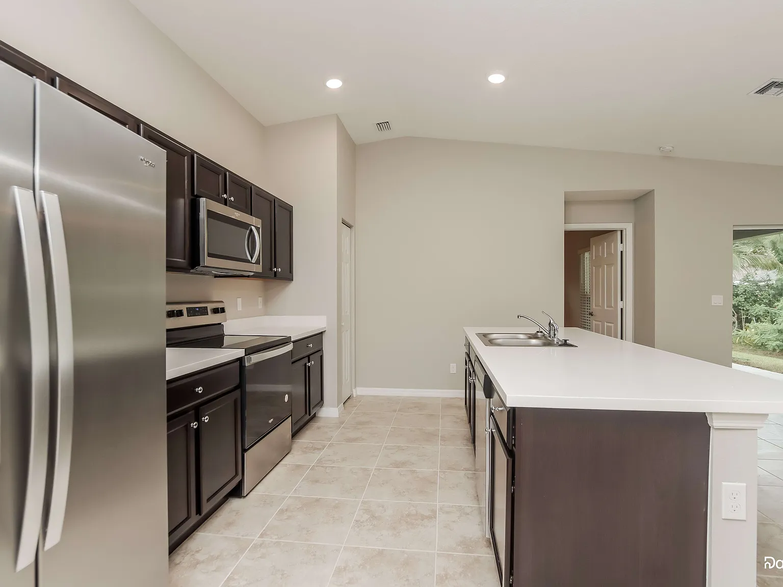 4 bed, 2.0 bath, 1833 sqft, $2,350 — Photo 4