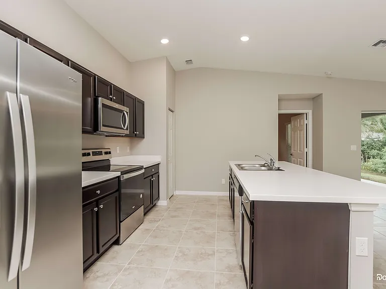 542 Sea Crest Ave SW — Photo 4